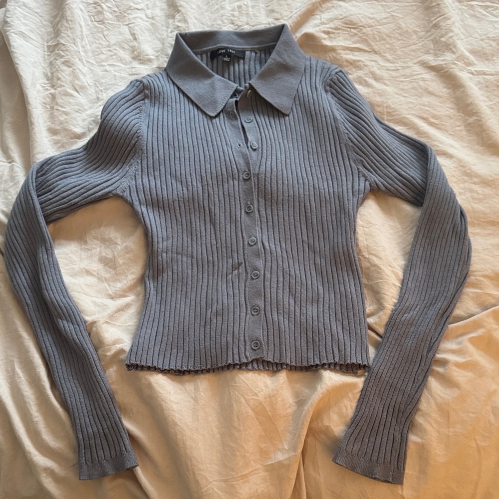 Ribbed grey sweater